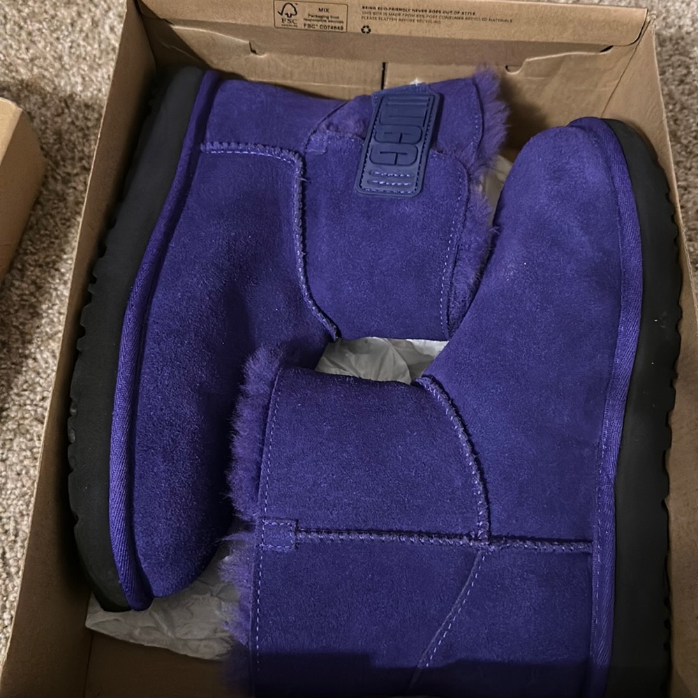 Ugg (w mini bailey logo strap) purple